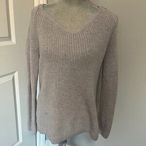 Lou & Grey V Neck Sweater Size M NWOT Gray/ Light Purple